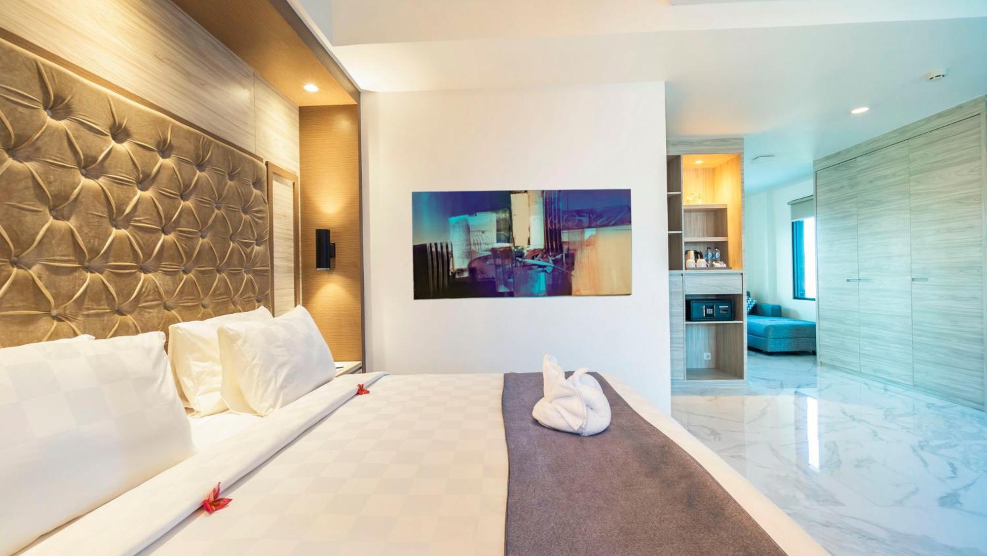 City Of Aventus Hotel - Denpasar Esterno foto